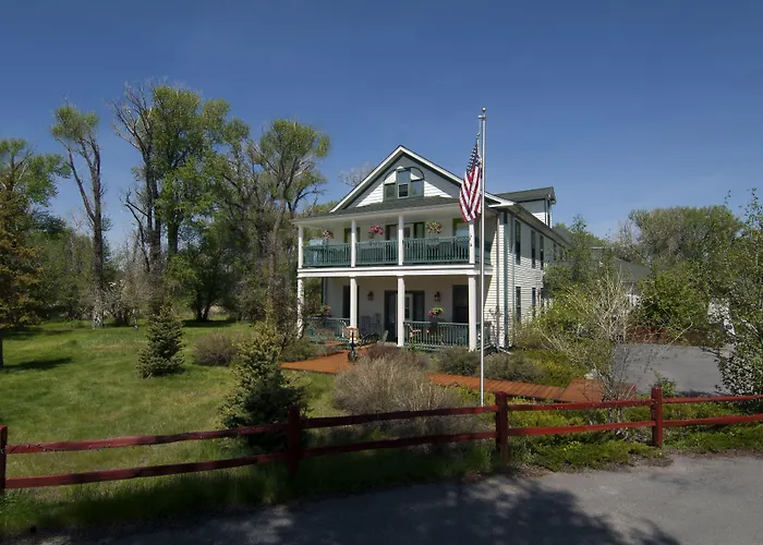 The Historic 3* Elk Mountain